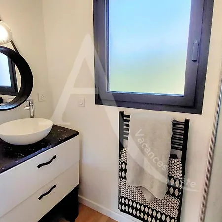 En Bois Moderne, Comfort Pour 6 Personnes Proche Des Plages